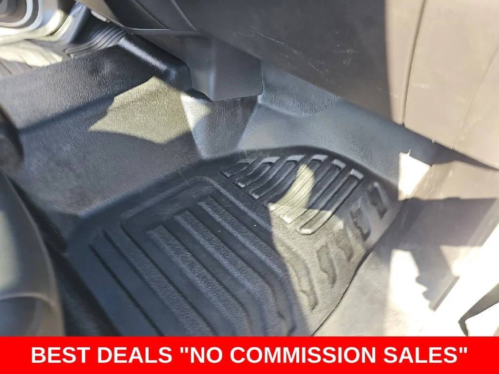 Used 2020 White Chevrolet WT image 11