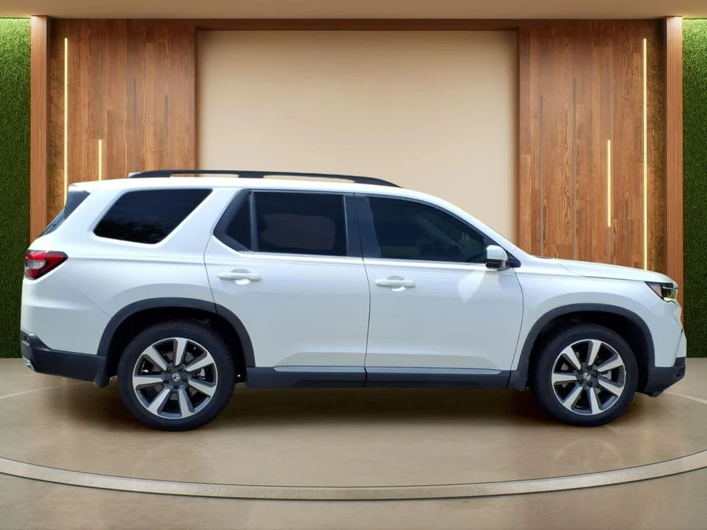 Used 2023 White Honda Touring image 37