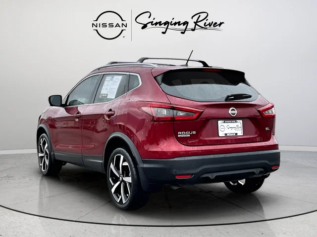 Used 2022 Red Nissan SL image 4