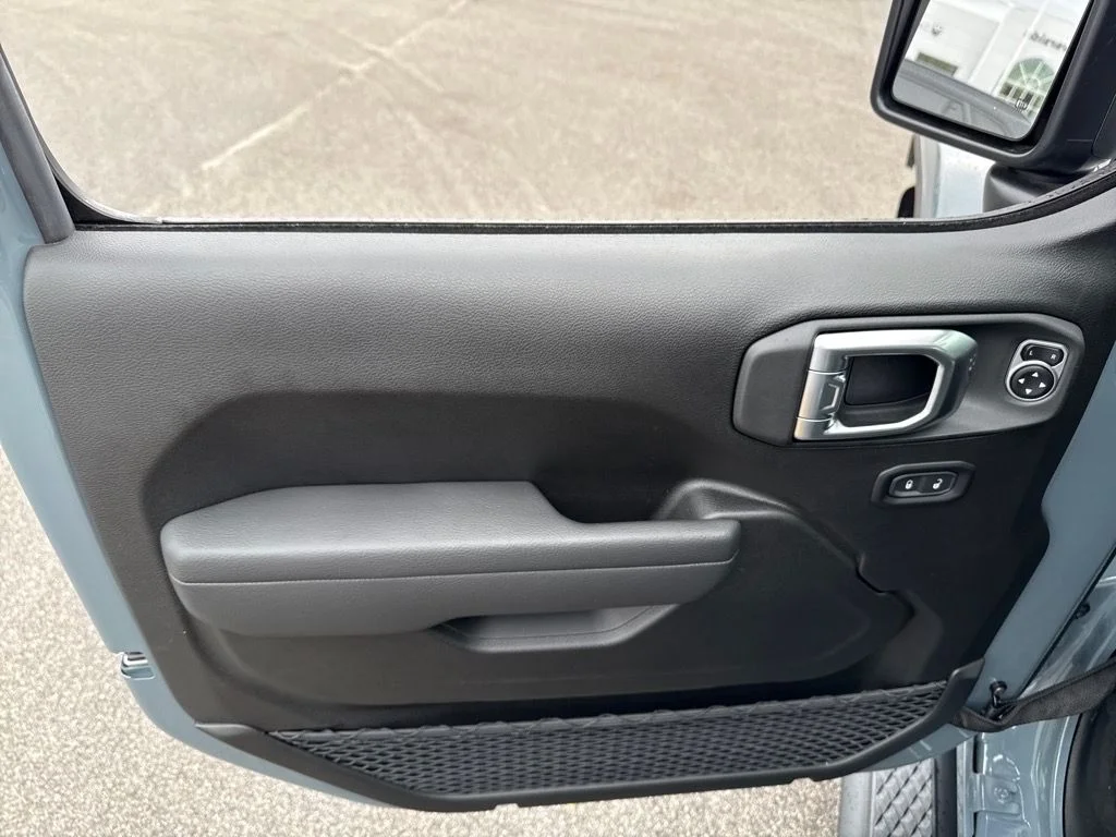 New 2025 Anvil Clearcoat Jeep Sport S image 11