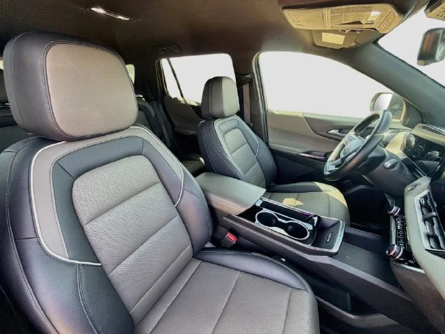 Used 2025 Gray Chevrolet LT image 32