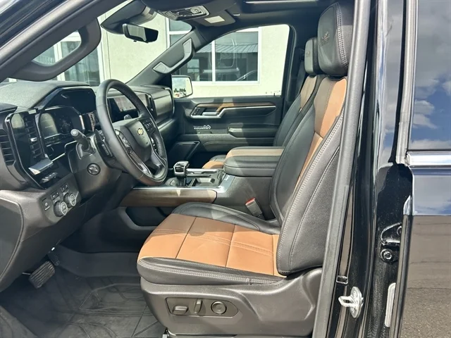 Used 2024 BLACK CHEVROLET High Country image 15