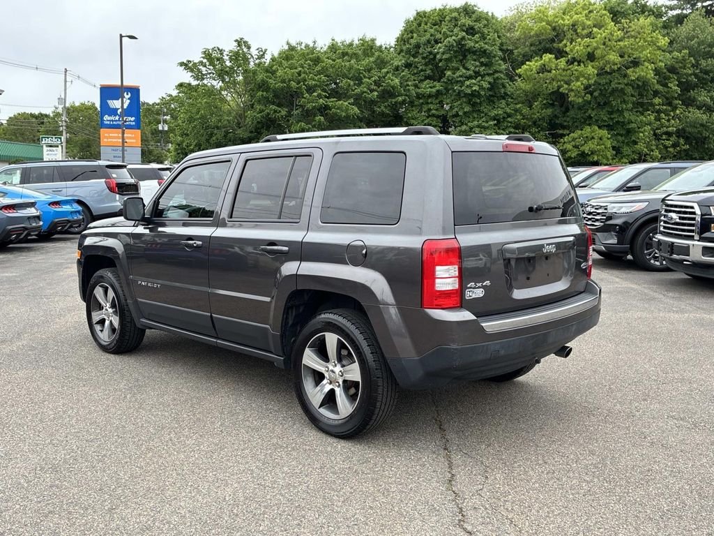 Used 2017 Gray Jeep Latitude image 5