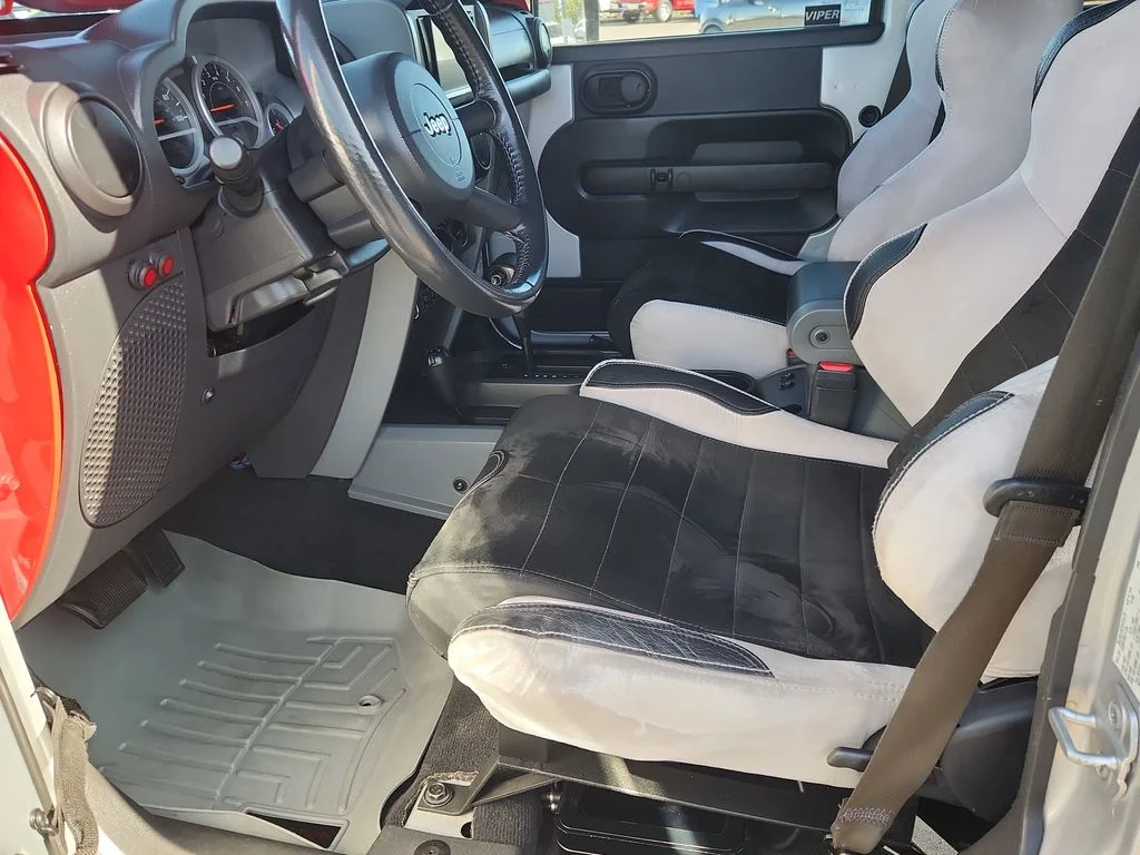 Used 2007 Silver Jeep Unlimited Rubicon image 7