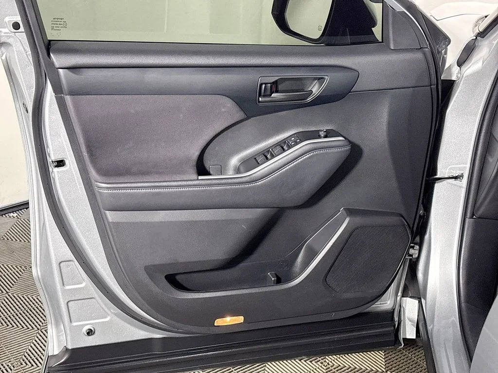 Used 2022 Silver Toyota L image 10