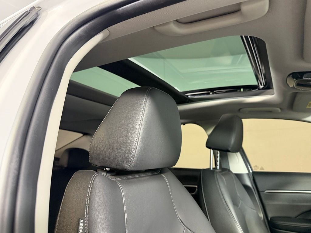 Used 2025 White Hyundai Limited image 14