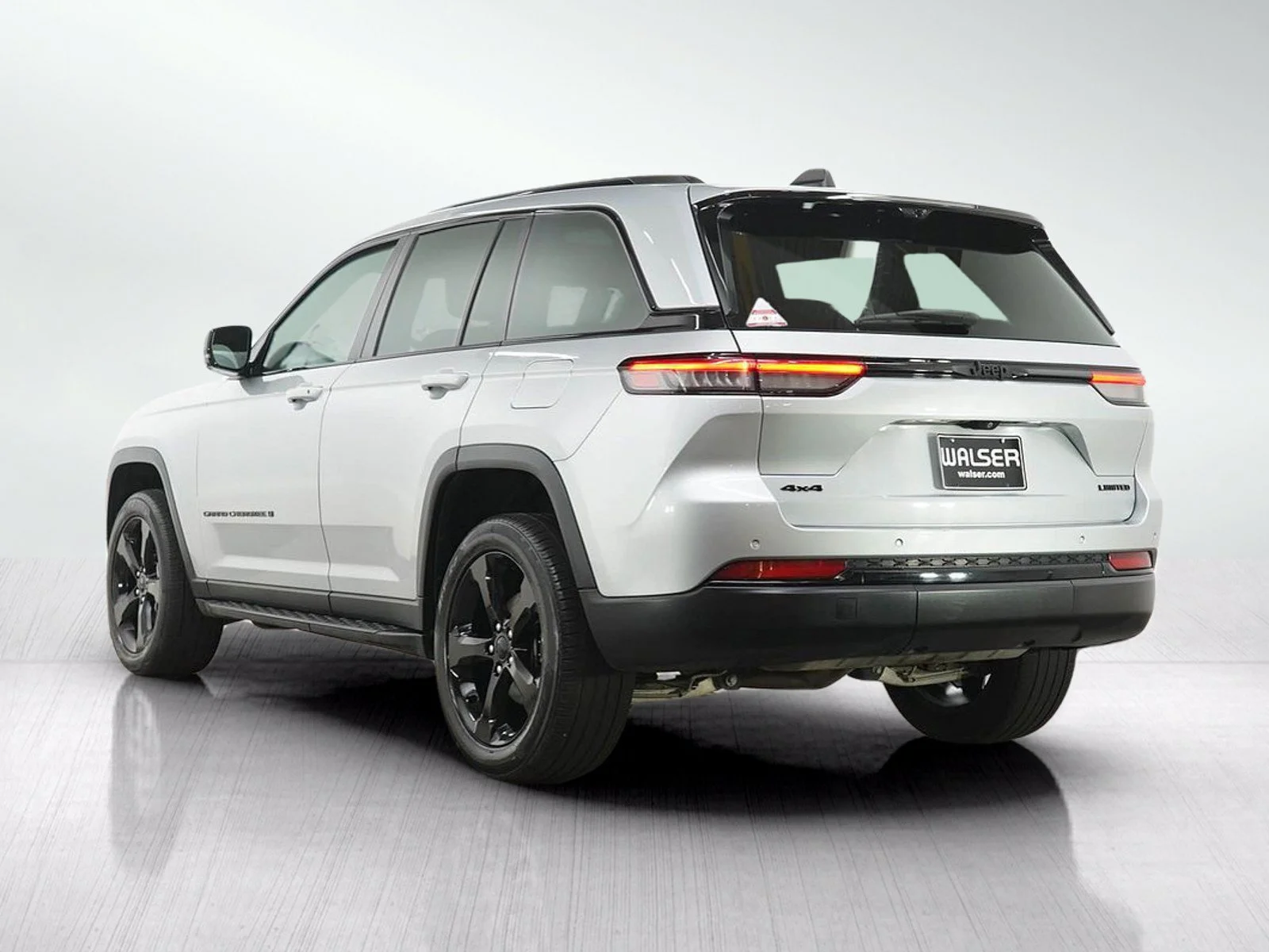 Used 2024 Silver Zynith Jeep Limited image 5
