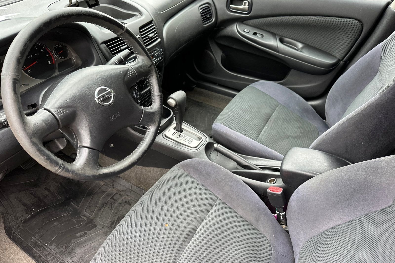 Used 2006 Yellow Nissan SE-R image 10