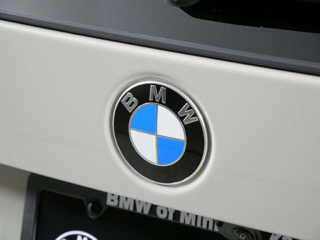 New 2027 Dune Grey Metallic BMW xDrive28i image 11