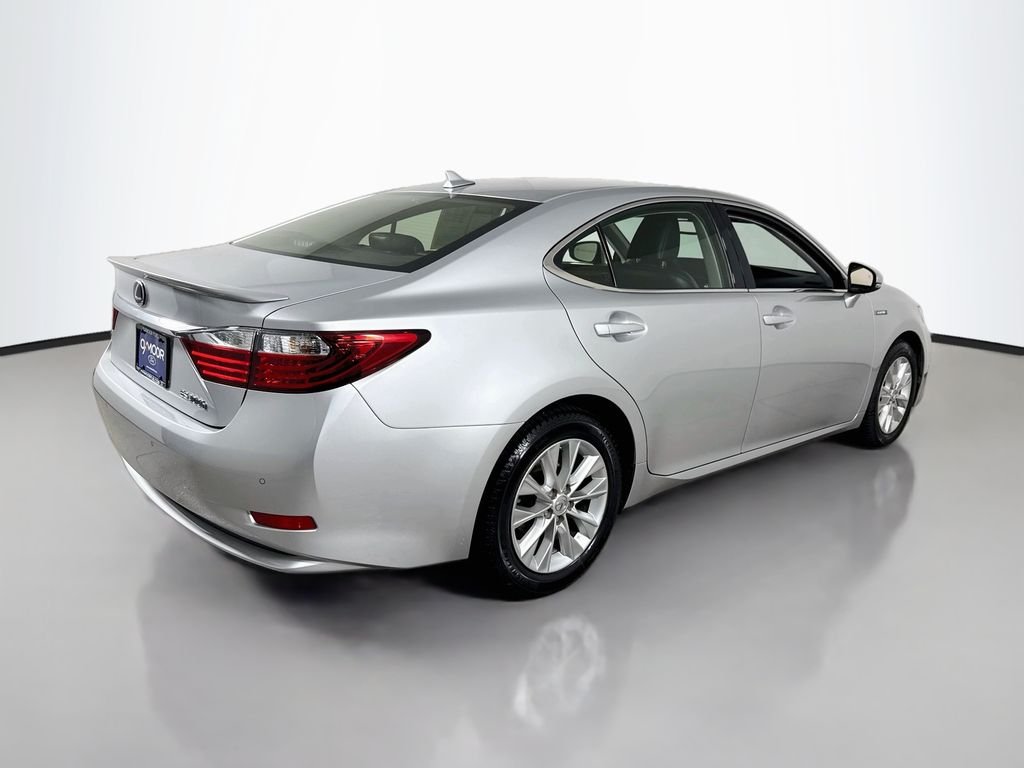Used 2013 Silver Lining Metallic Lexus Hybrid image 12