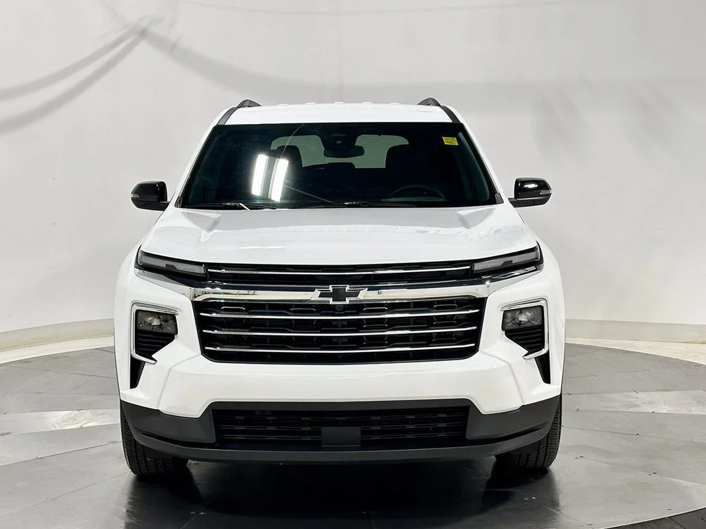 Used 2026 Summit White Chevrolet LT image 9