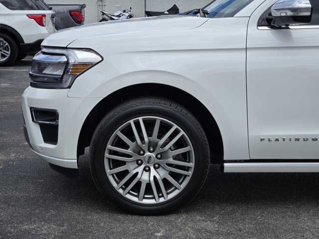 Used 2022 White Metallic Ford  image 9