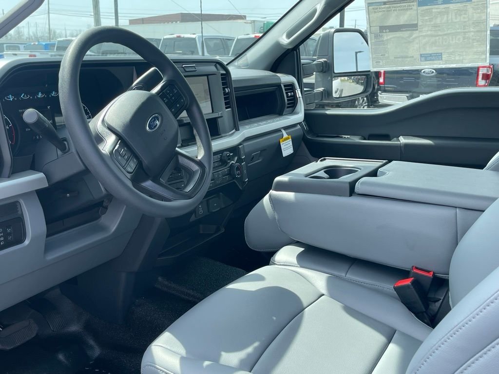 New 2026 Oxford White Ford F-450® XL image 25