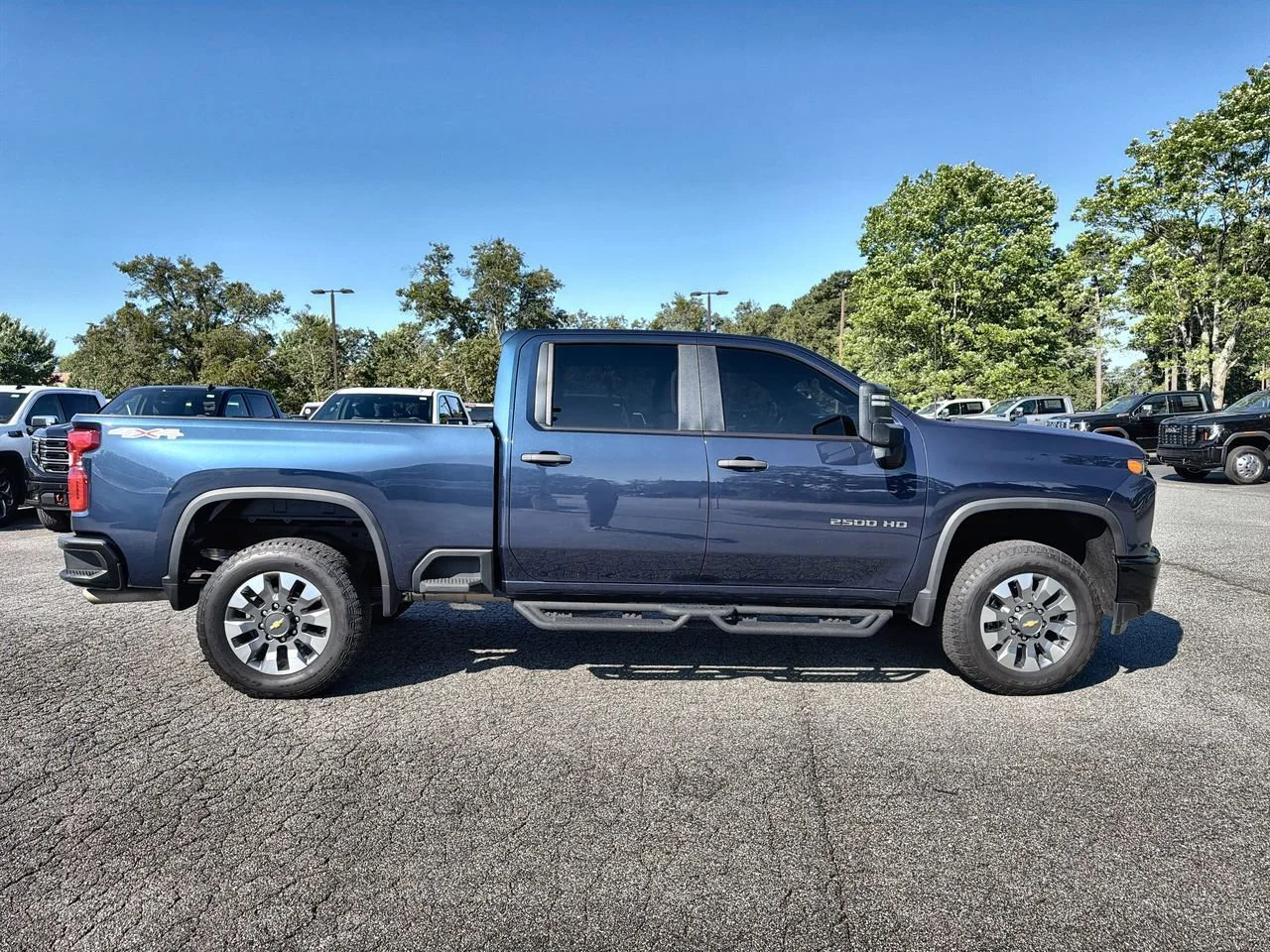 Used 2022 Northsky Blue Metallic Chevrolet Custom image 9