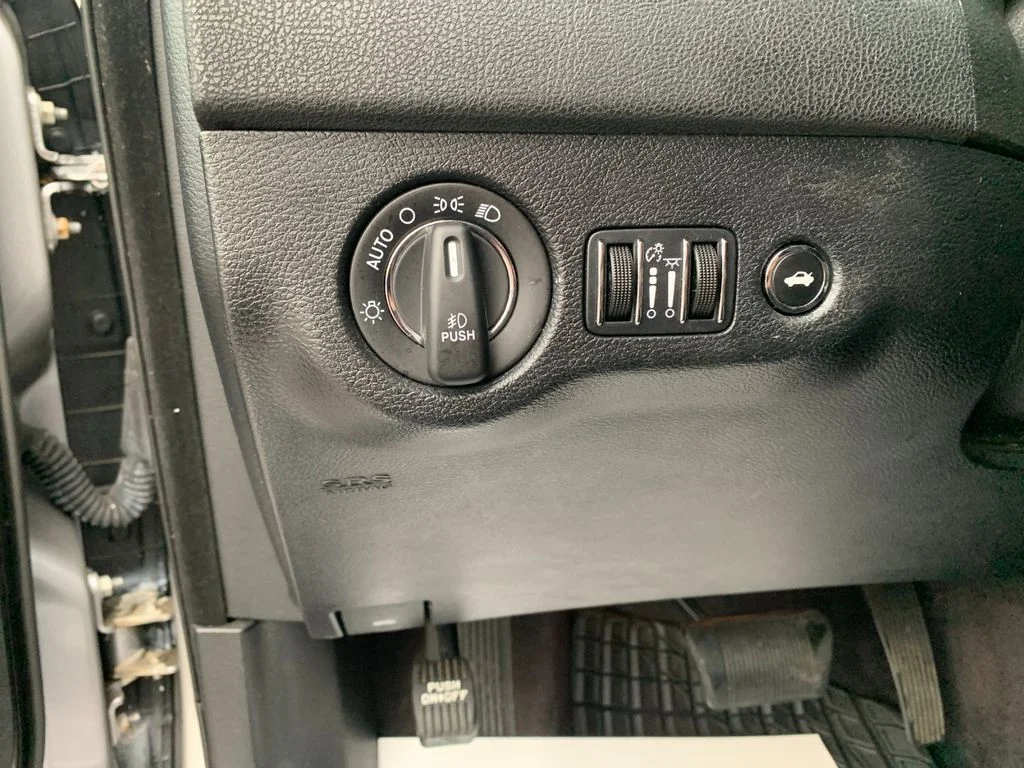Used 2017 Silver Chrysler C image 32