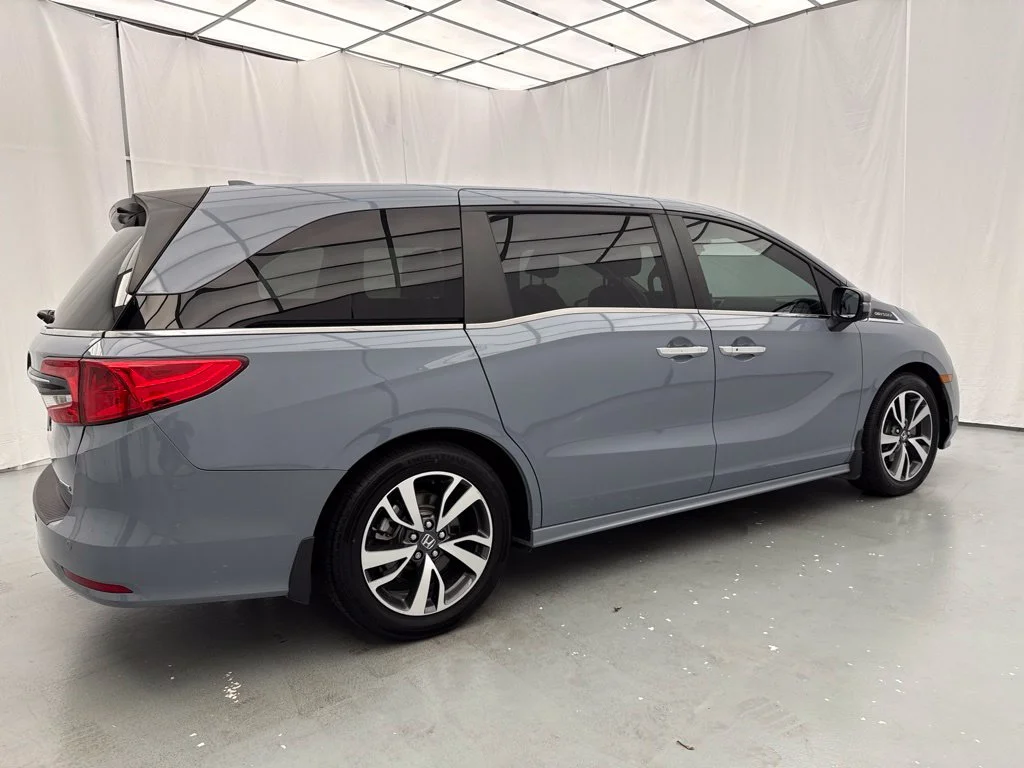 Certified Used 2023 Sonic Gray Pearl Honda Touring image 13