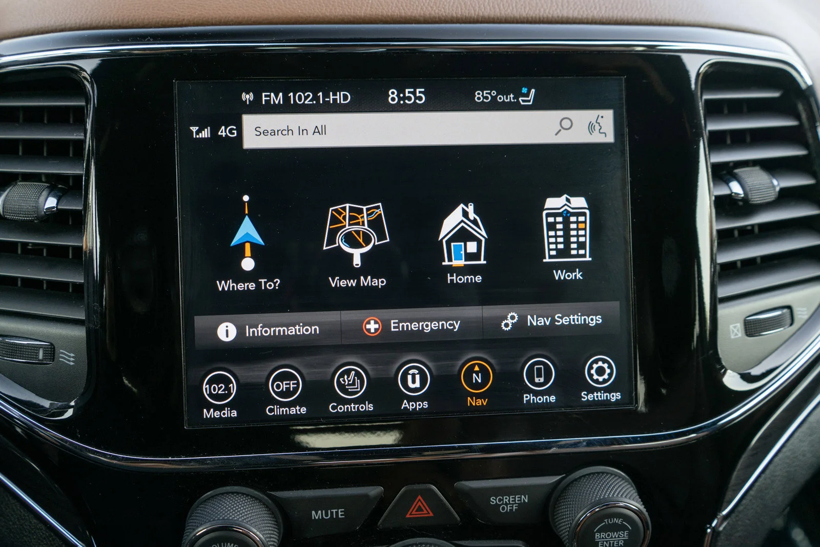 Used 2020 Diamond Black Crystal Pearlcoat Jeep Overland image 19