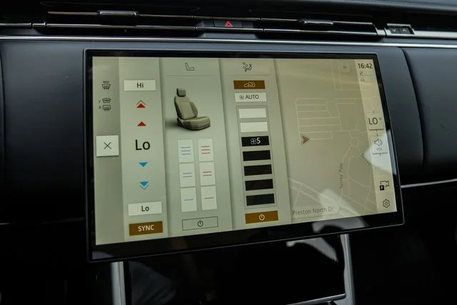New 2026 Fuji White Land Rover SE image 37