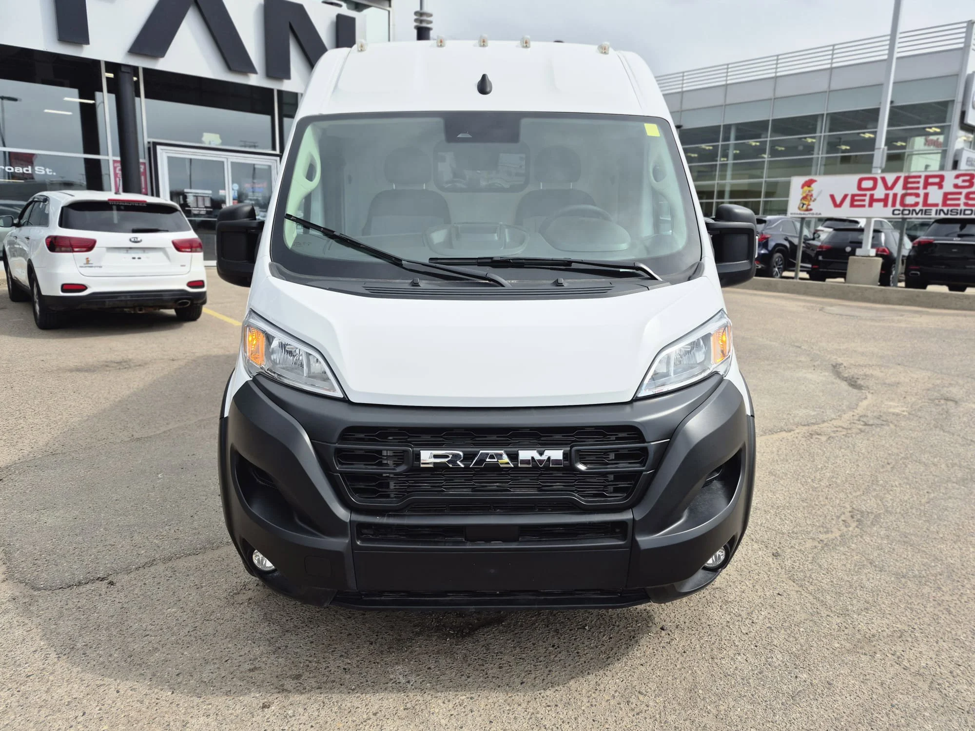 Certified Used 2025 White Ram Tradesmen*Full Size | 136in WB | ONLY 1542 km! | Lthr Seats | Adaptive Cruise | Cross-Wind Assist image 4