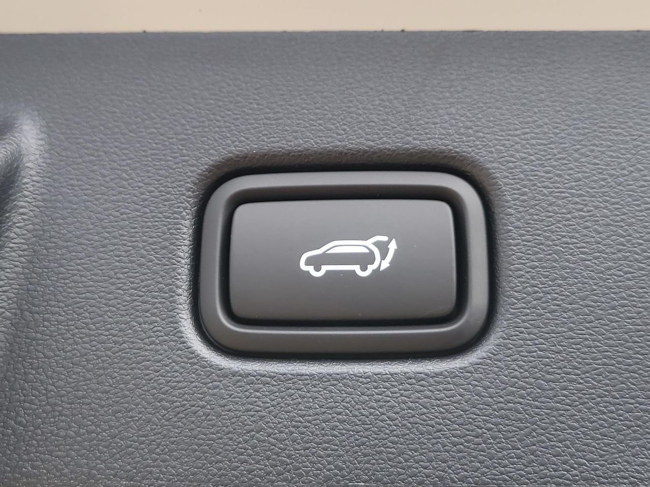 New 2026 Shimmering Silver Hyundai SEL FWD image 9