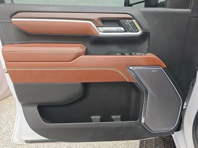 Used 2025  GMC Denali Ultimate image 11