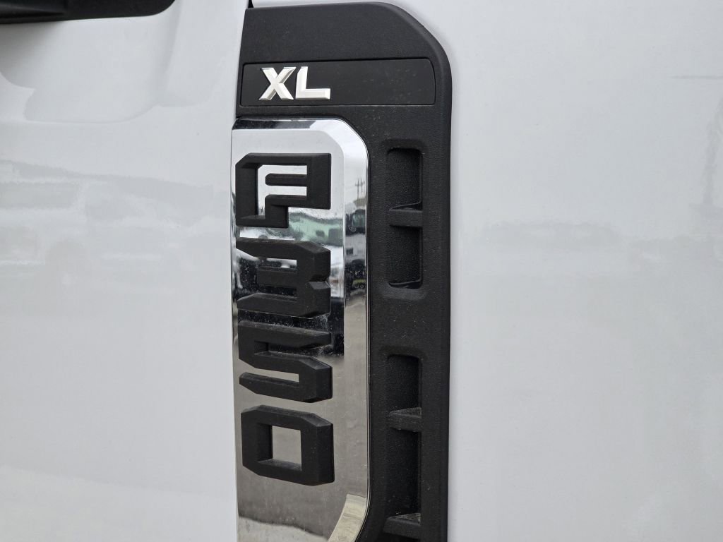 New 2026 Oxford White Ford F-350® XL image 25