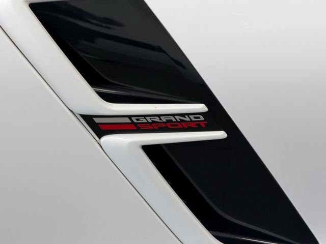 Used 2019 White Chevrolet Grand Sport image 5