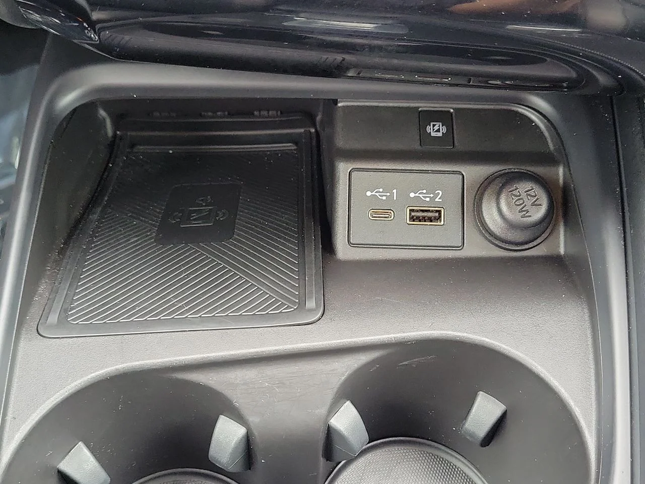 Used 2023 White INFINITI LUXE image 20