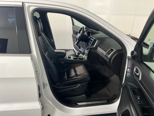 Certified Used 2018 White Jeep Limited image 28