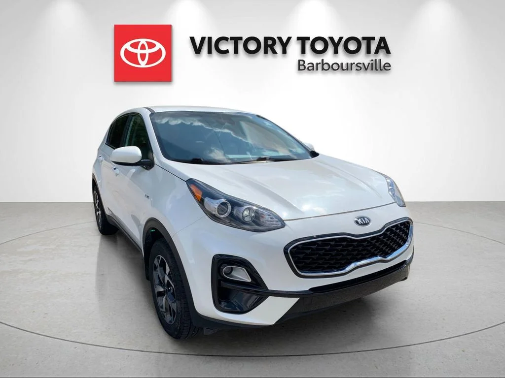 Used 2022 White Kia LX image 5