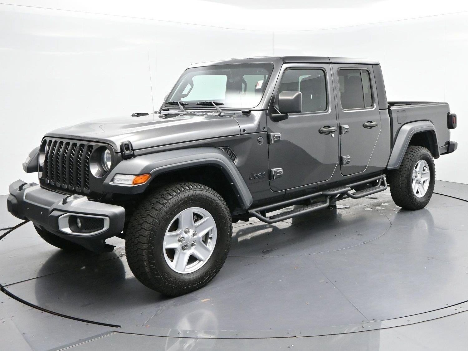 Used 2023 Granite Crystal Metallic Clearcoat Jeep Sport S image 3