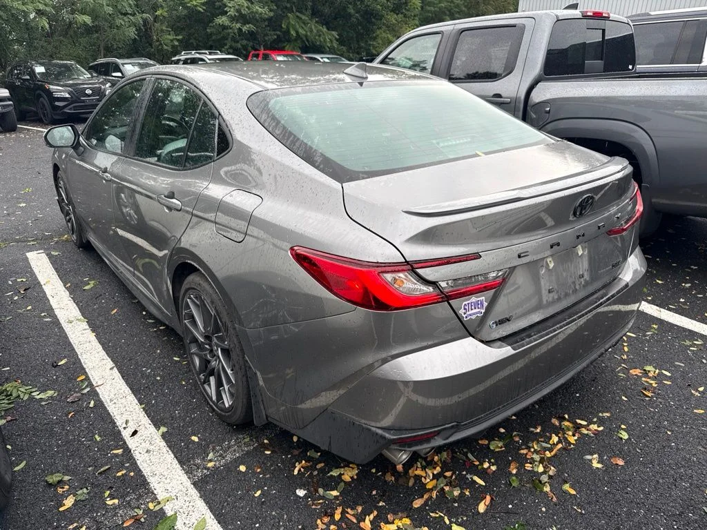Used 2025  Toyota SE image 3