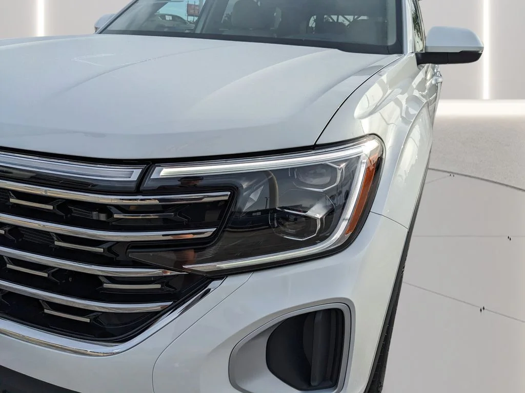 New 2026 White/off-white Volkswagen SEL image 12