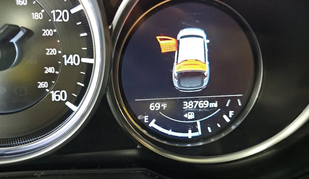 Used 2023 White Mazda Touring Plus image 19