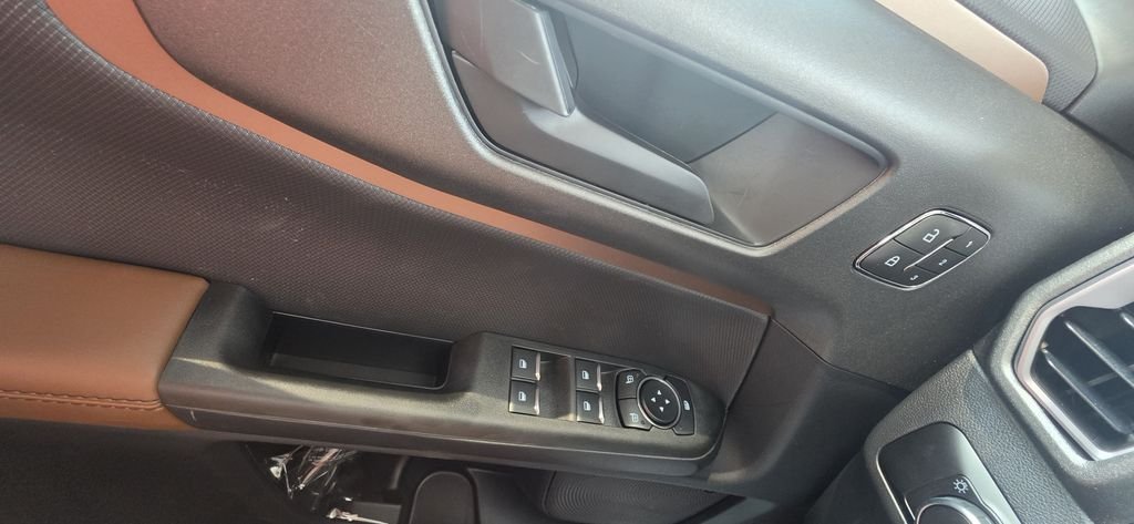 New 2026 Azure Gray Metallic Tri-Coat Ford Outer Banks® image 12