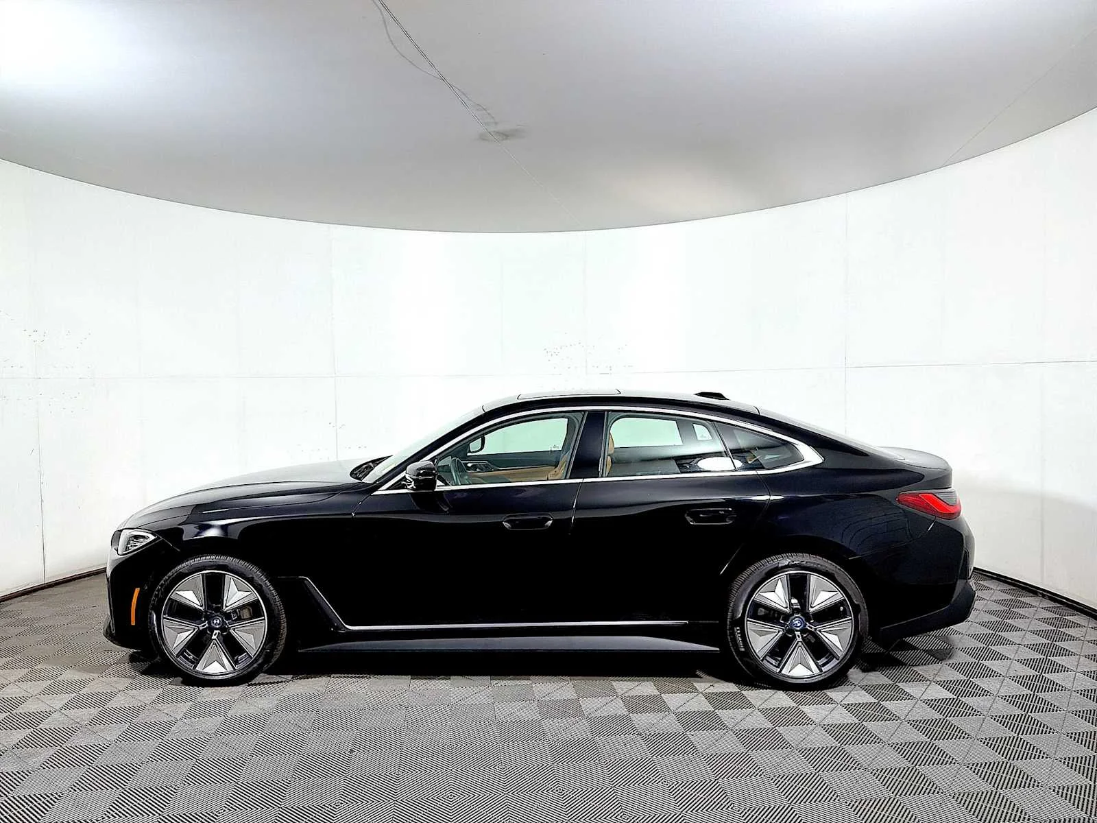 2024 BMW i4 35 - Photo 4