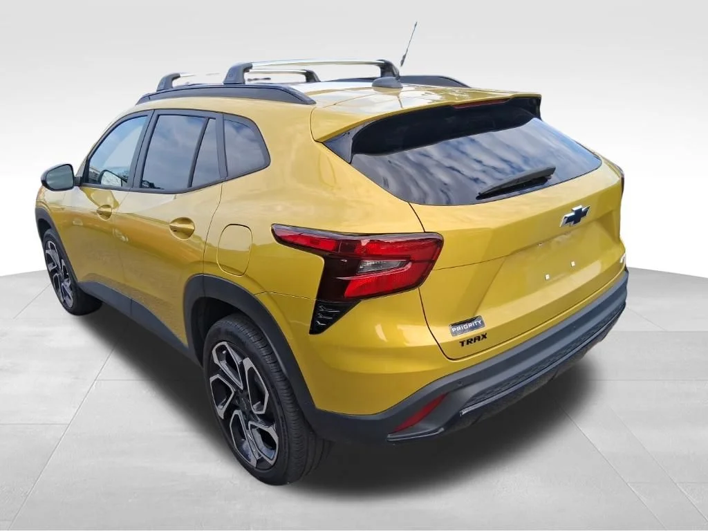 Used 2025 Yellow Chevrolet 2RS image 2