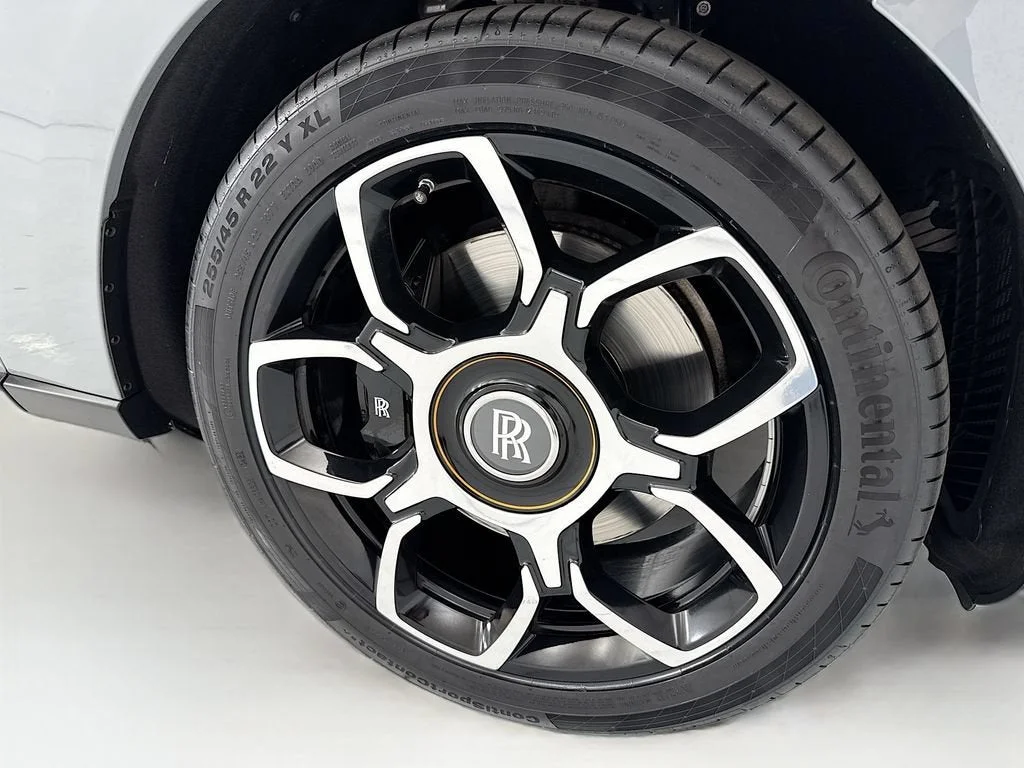Used 2022 Burnout Gray Rolls-Royce Black Badge image 32