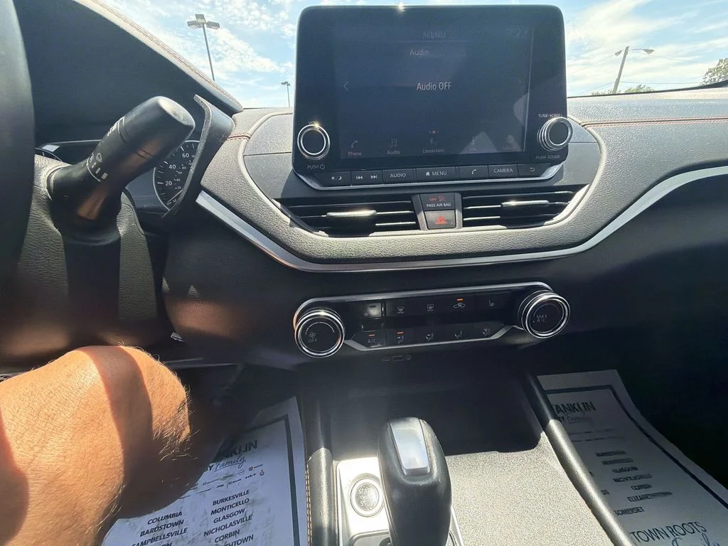 Used 2020 Black Nissan 2.5 SR image 17