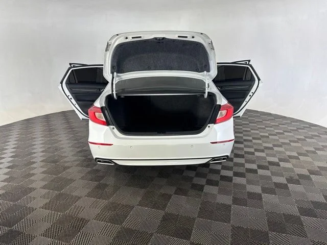 Used 2021  Honda Touring 2.0T image 17