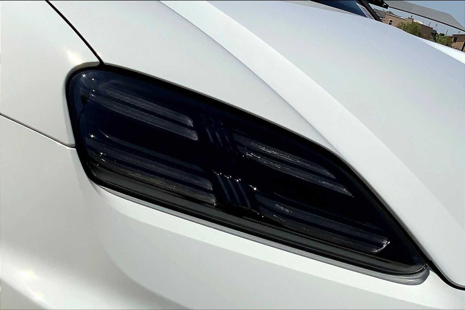 2025 Porsche Macan Turbo Electric - Photo 12