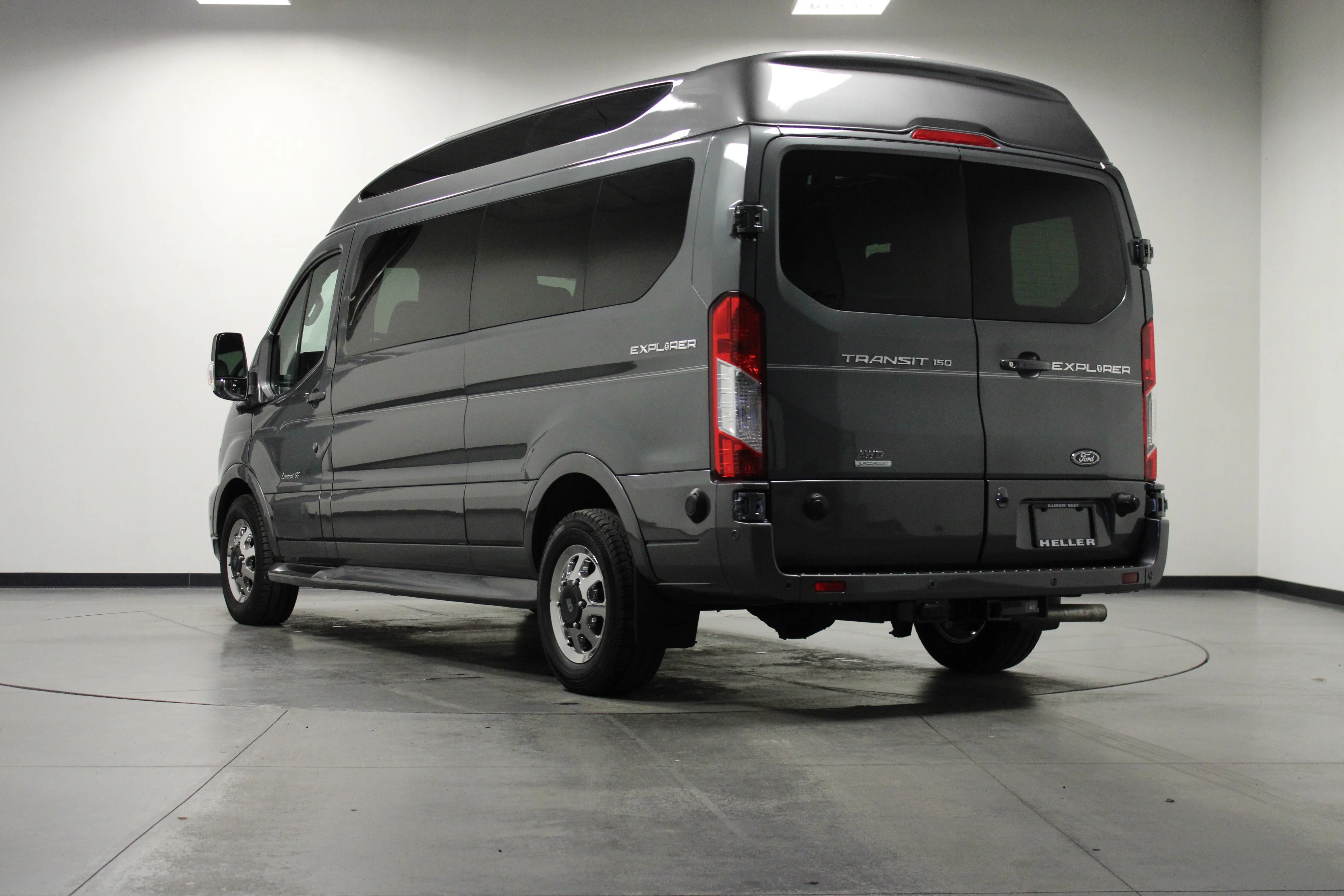 Used 2024 Carbonized Gray Metallic Ford  image 6