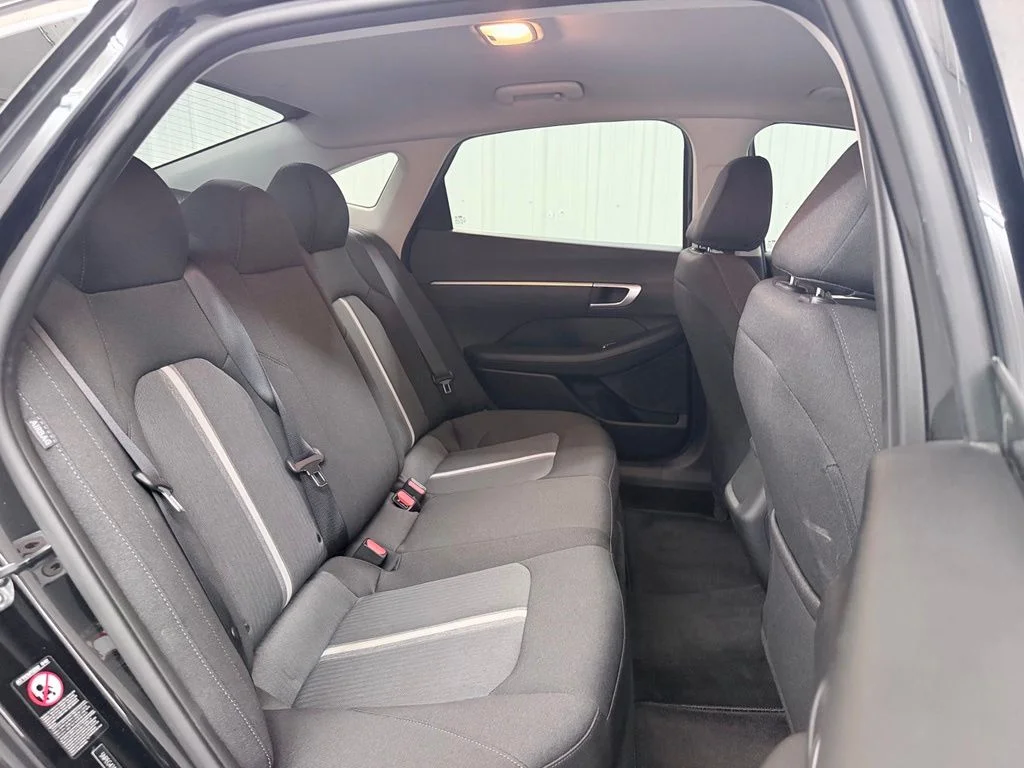 Used 2021 Black Hyundai SE image 32