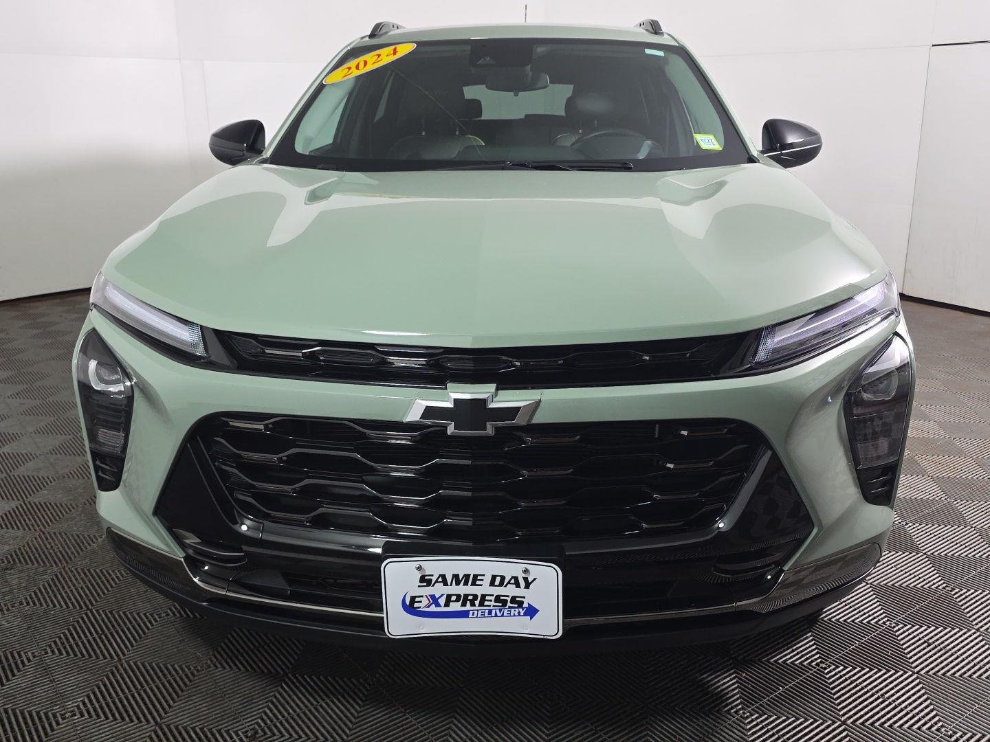 Used 2024 Cacti Green Chevrolet ACTIV image 7