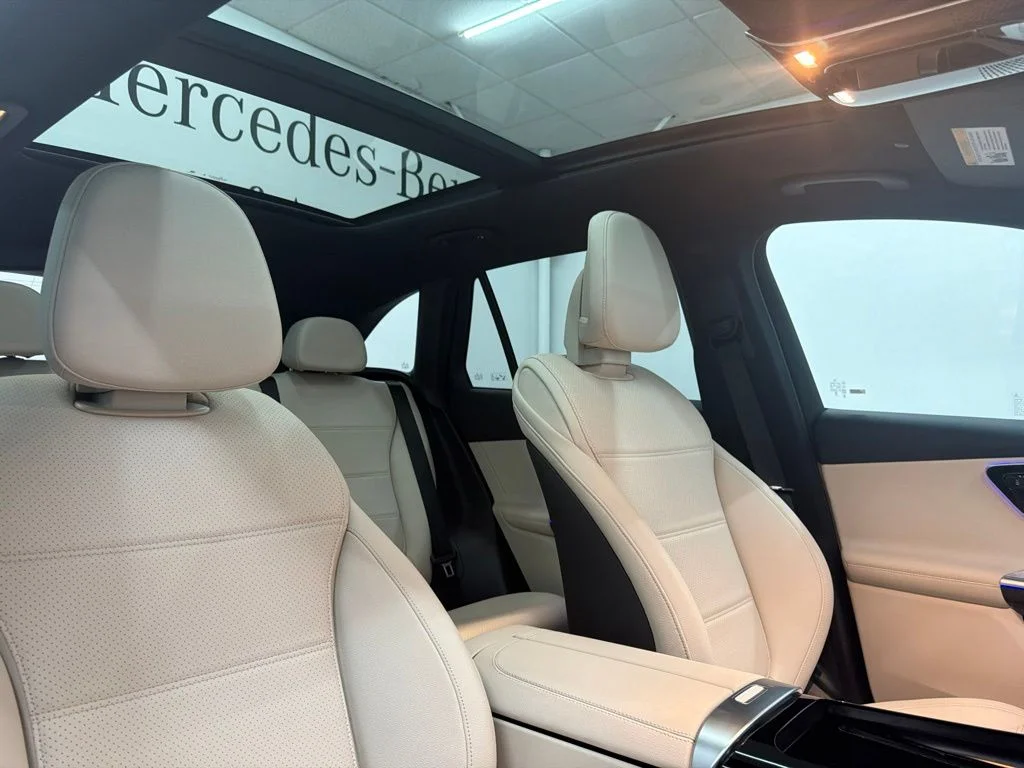 New 2027 White Mercedes-Benz GLC 300 image 27
