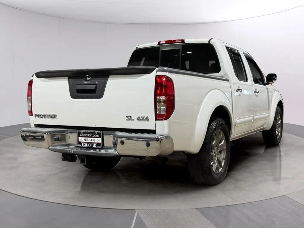 Used 2015 Glacier White Nissan SL image 4