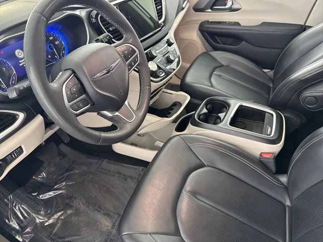 Used 2023 White Chrysler Touring L image 22