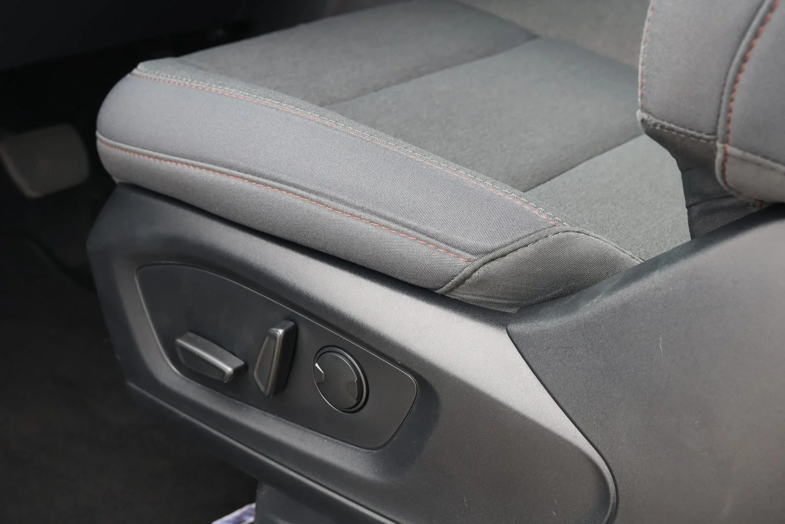 Used 2025 White Ford Active image 29