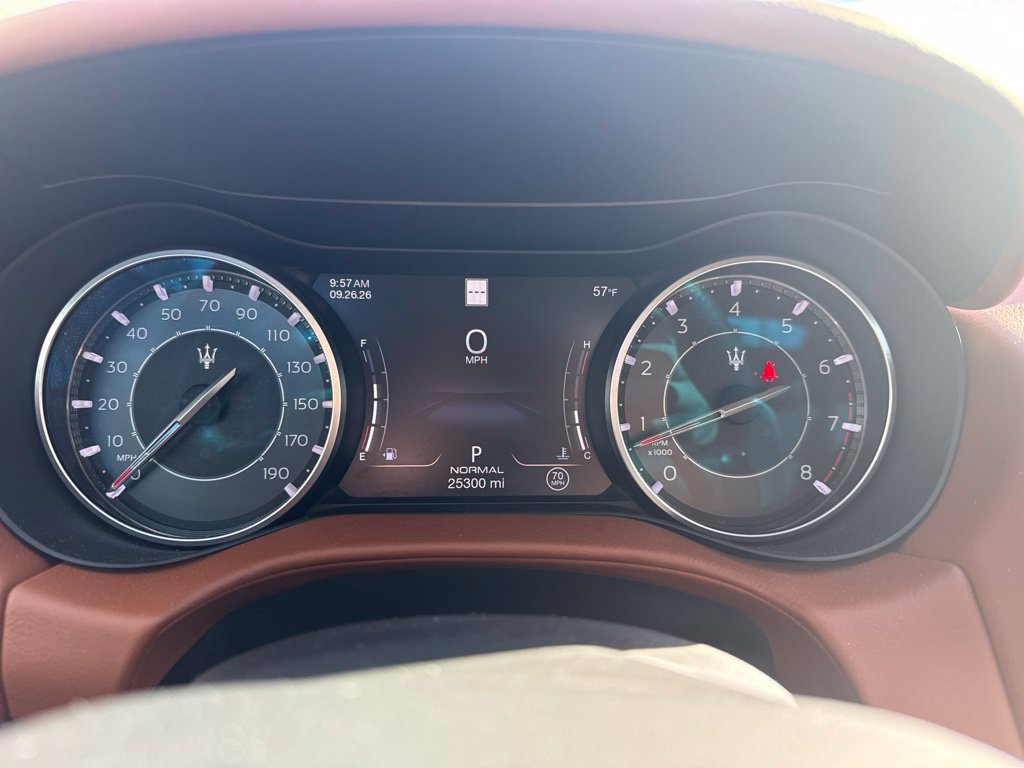 Used 2022  Maserati Modena Q4 image 12