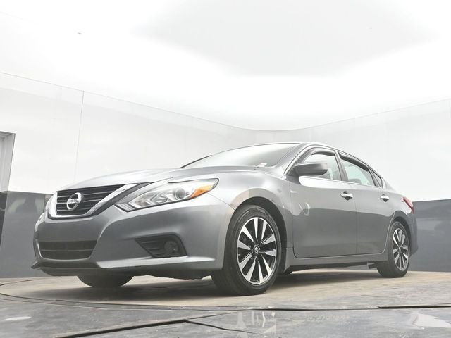 Used 2018 Gray Nissan 2.5 SV image 40